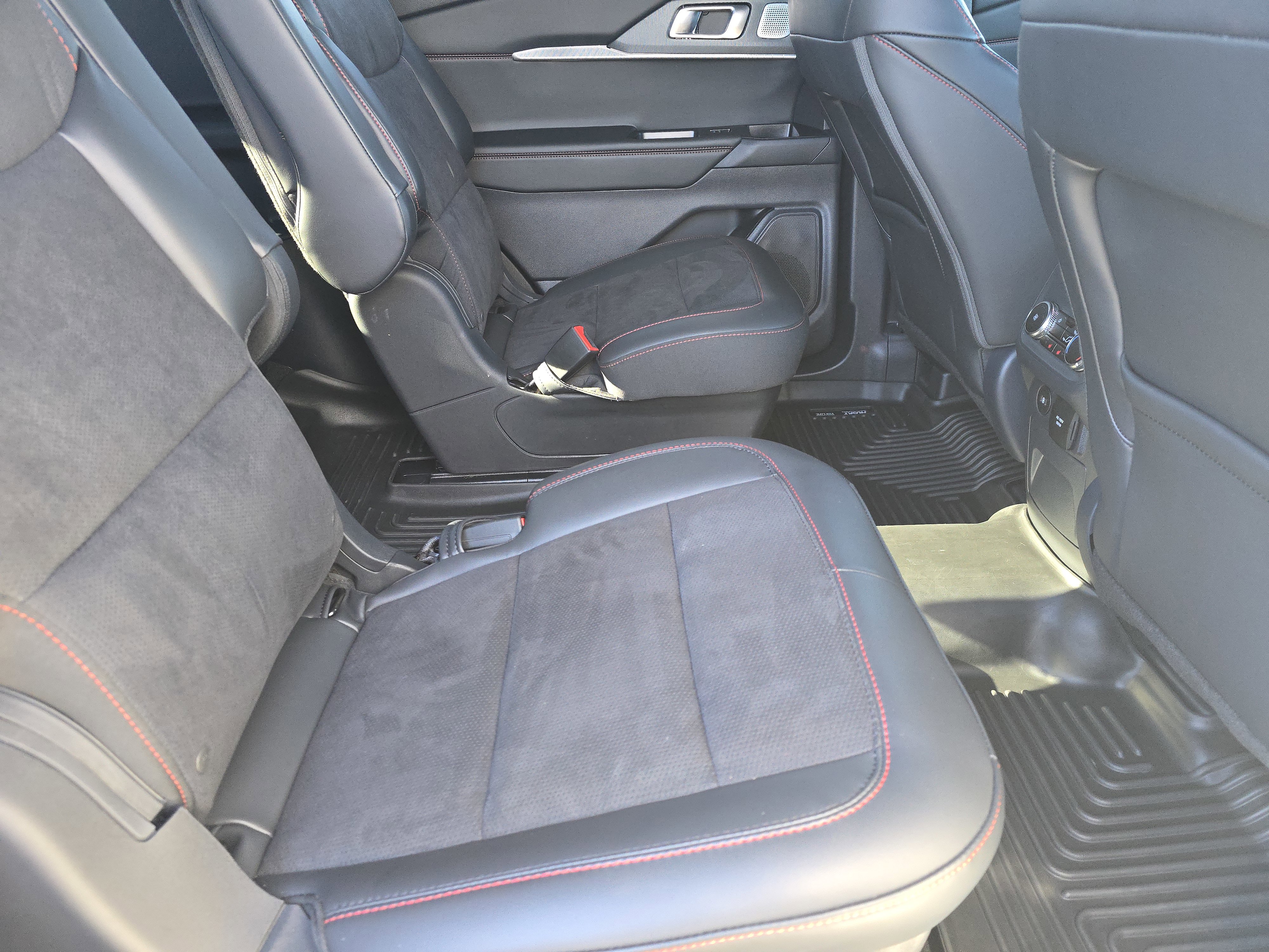 Used 2025 Ford Explorer ST image 14