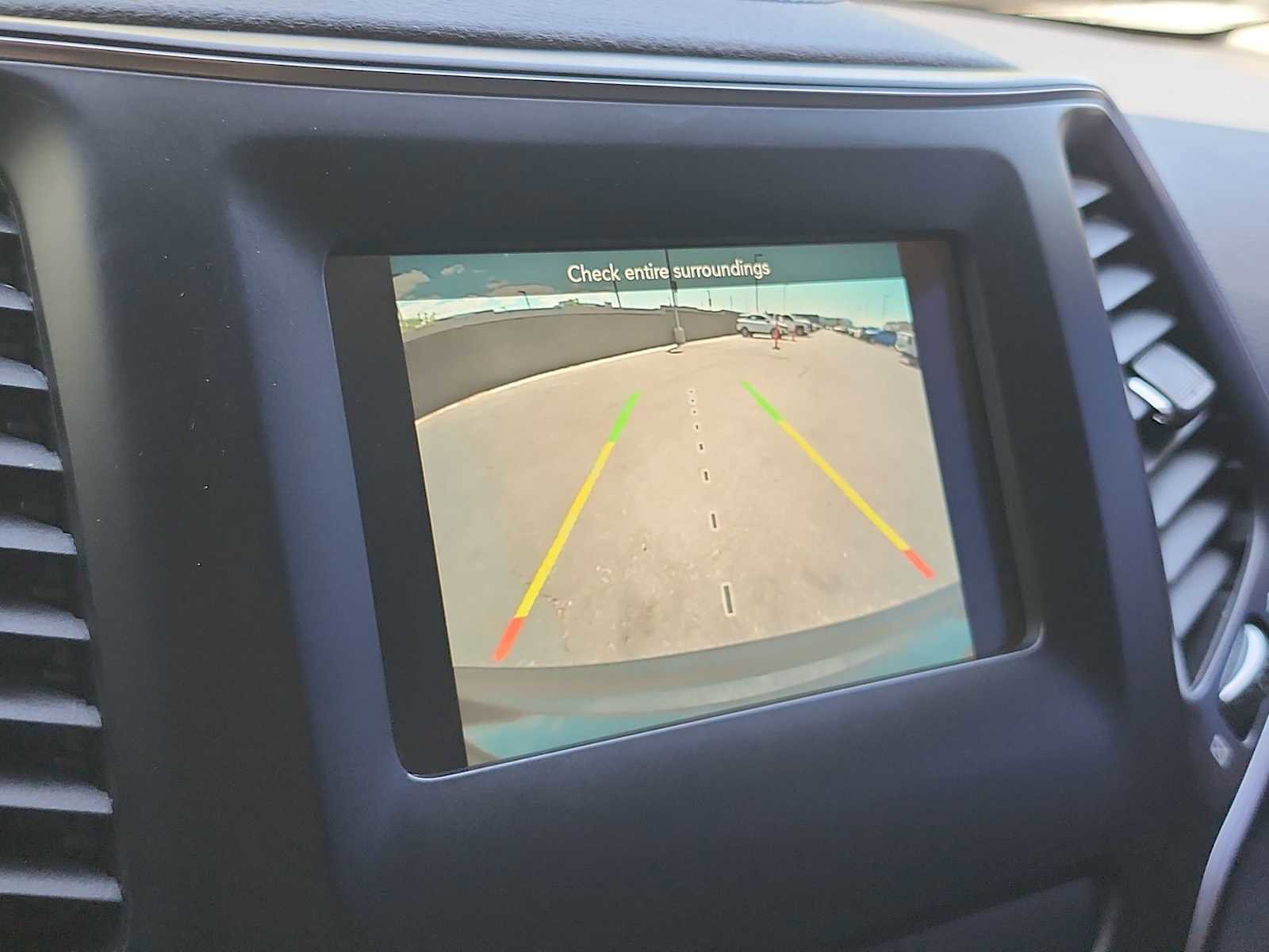 Used 2019 Jeep Cherokee Latitude Plus FWD image 26