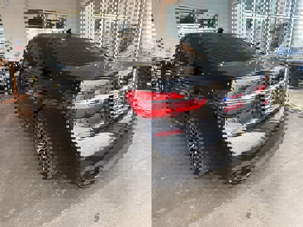 Used 2018 BMW 750i xDrive image 4