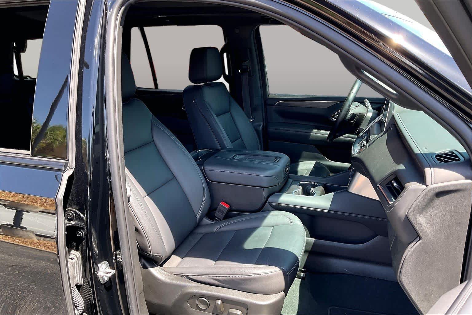 Used 2023 Chevrolet Tahoe Z71 w/ Luxury Package AWD/4WD image 8