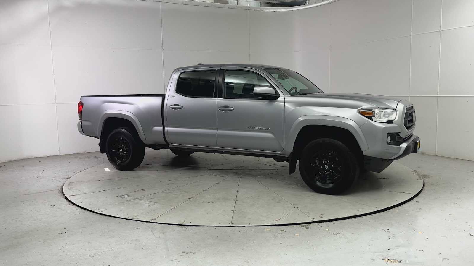 Used 2020 Toyota Tacoma SR5 AWD/4WD image 8