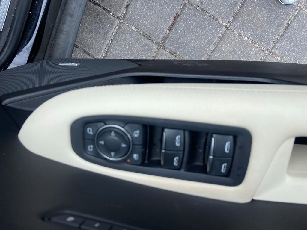 Used 2022 Cadillac XT5 Sportv image 11