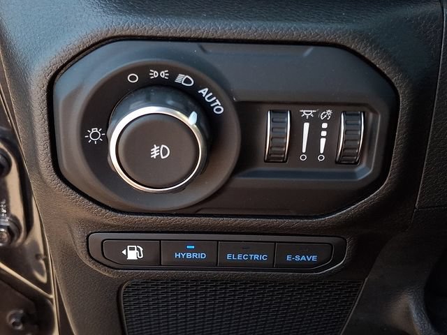 Used 2022 Jeep Wrangler Unlimited Sahara w/ Cold Weather Group AWD/4WD image 21