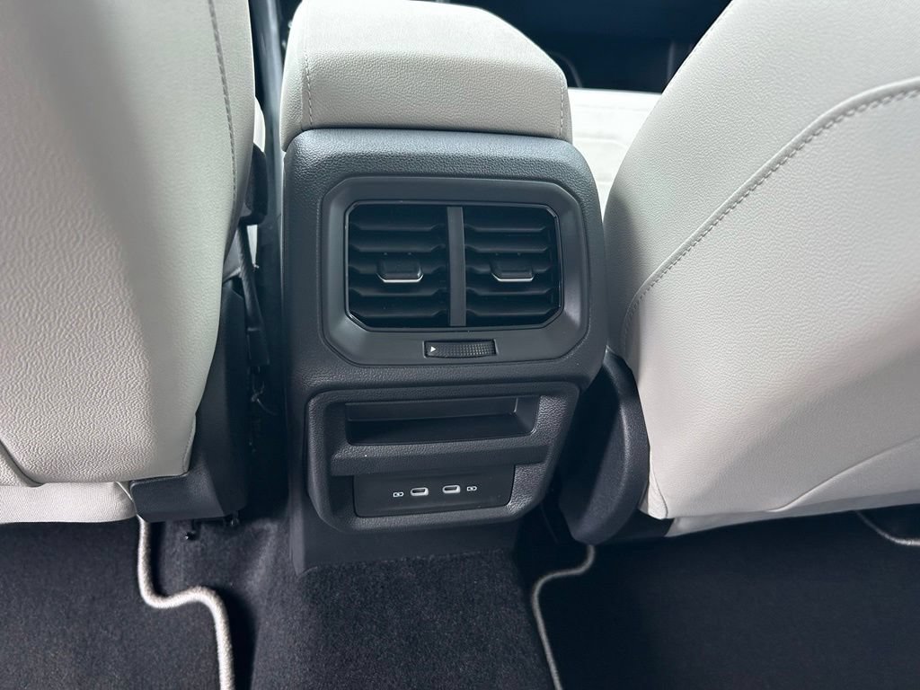 New 2026 Volkswagen Taos SE FWD image 40