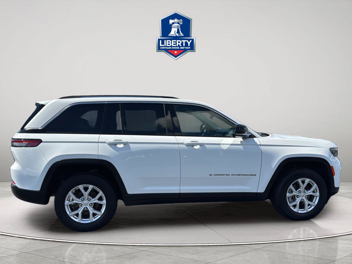 Certified 2023 Jeep Grand Cherokee Limited AWD/4WD image 13