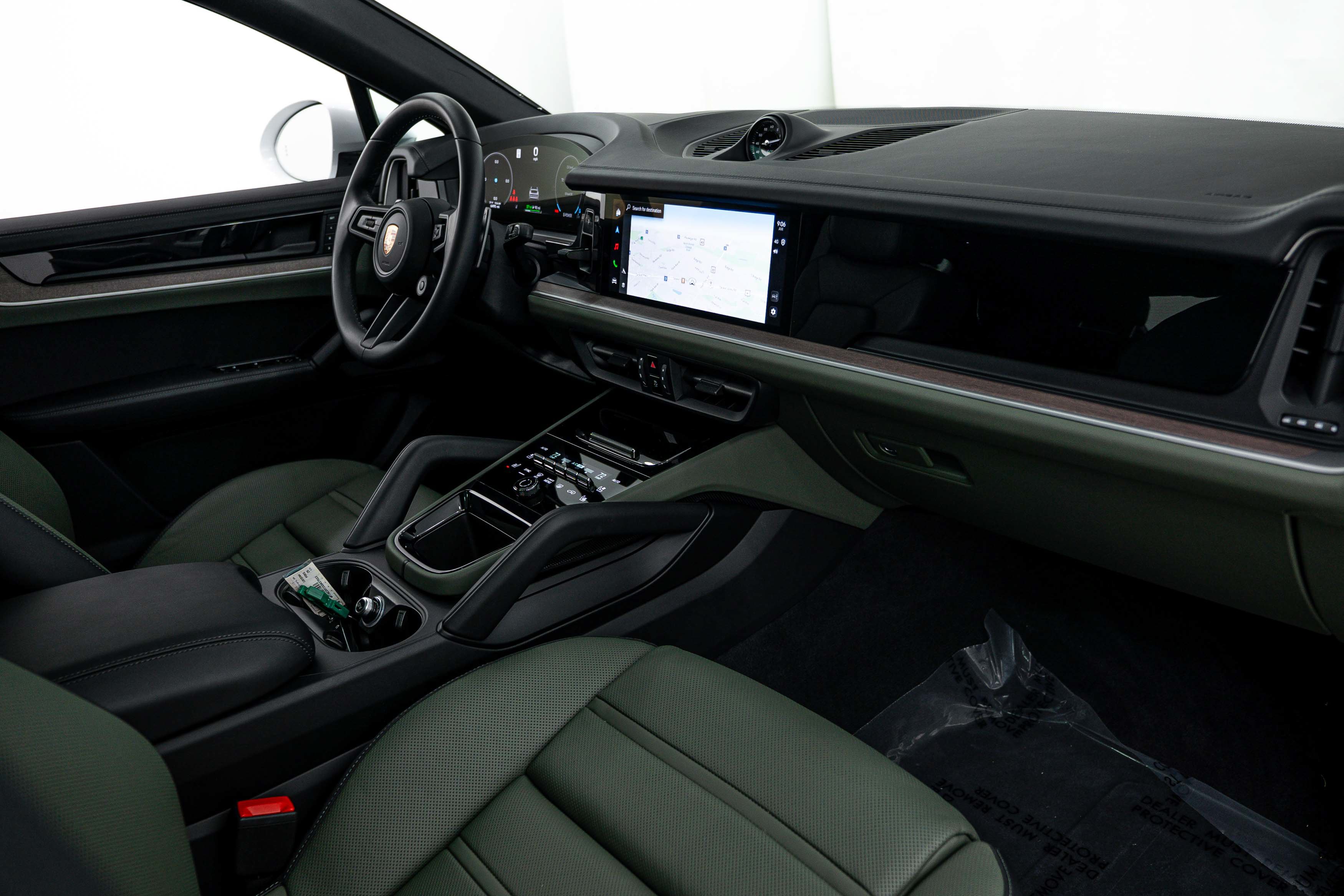 Certified 2025 Porsche Cayenne E-Hybrid Coupe AWD/4WD image 16