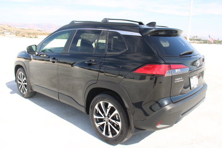Certified 2023 Toyota Corolla Cross XLE w/ Convenience Package FWD image 5