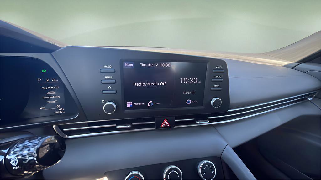 Used 2022 Hyundai Elantra SE w/ Preferred Accessory Package image 22