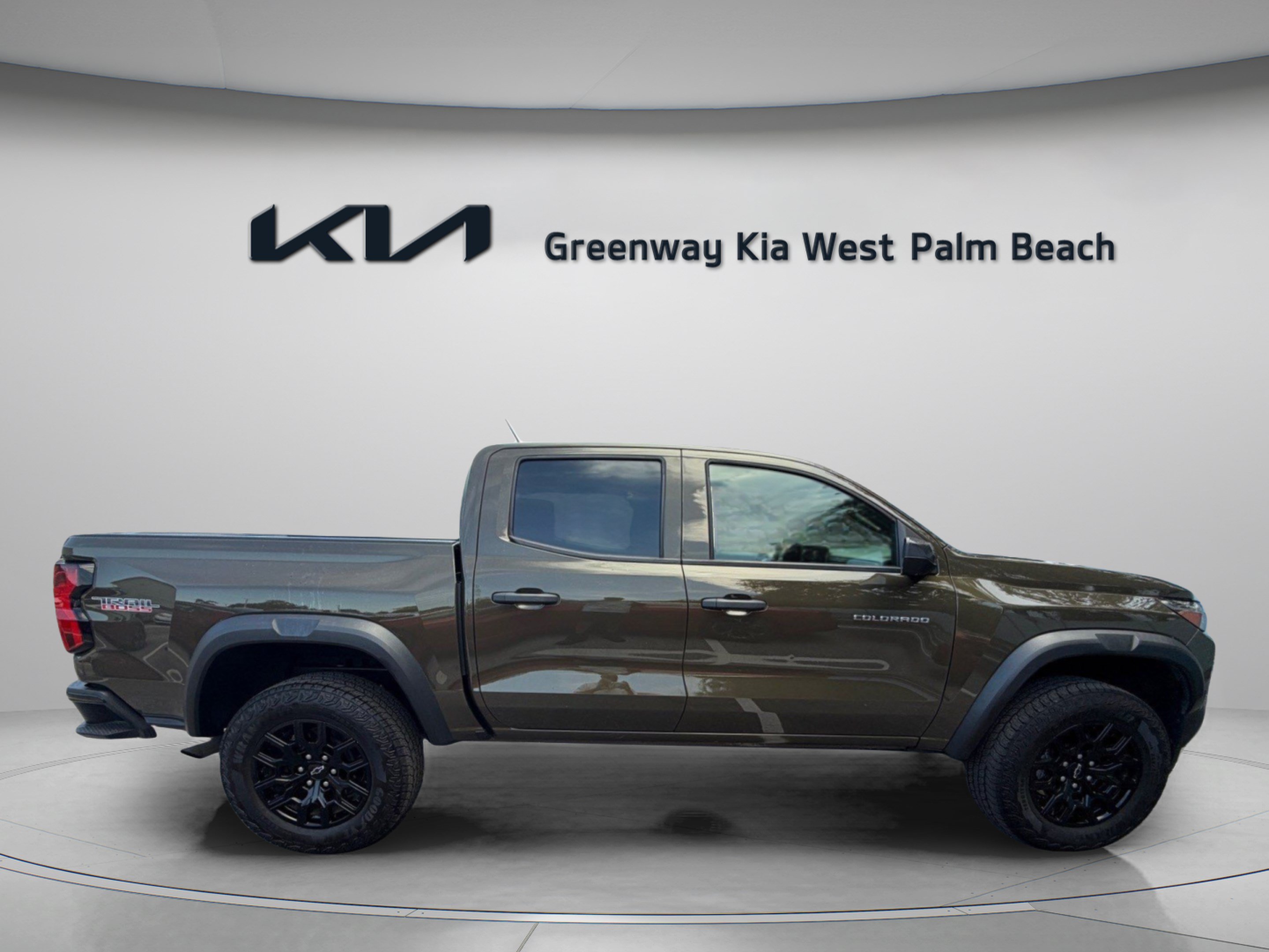 Used 2025 Chevrolet Colorado Trail Boss AWD/4WD image 8