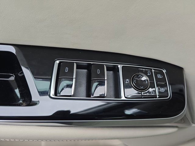 Certified 2025 Cadillac Escalade ESV Sport Platinum image 28