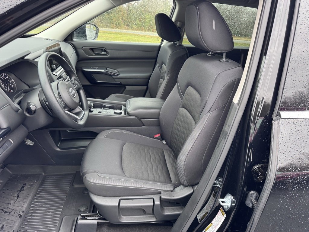 Used 2025 Nissan Pathfinder S image 21