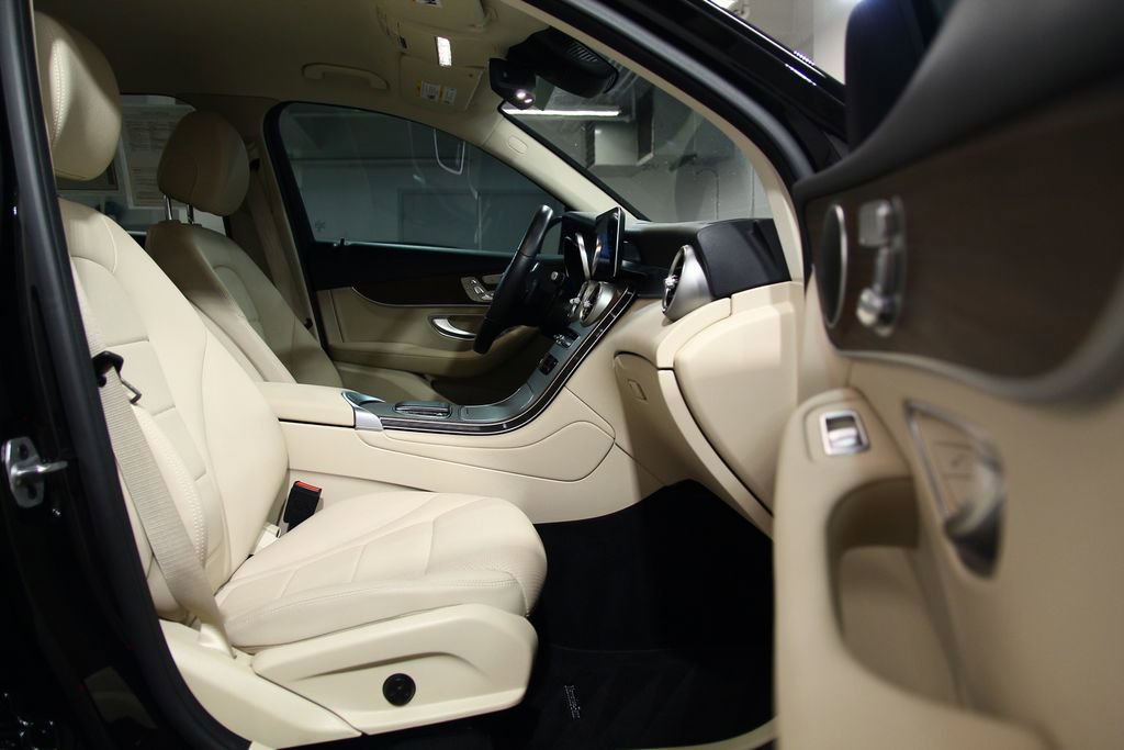 Certified 2022 Mercedes-Benz GLC 300 image 23