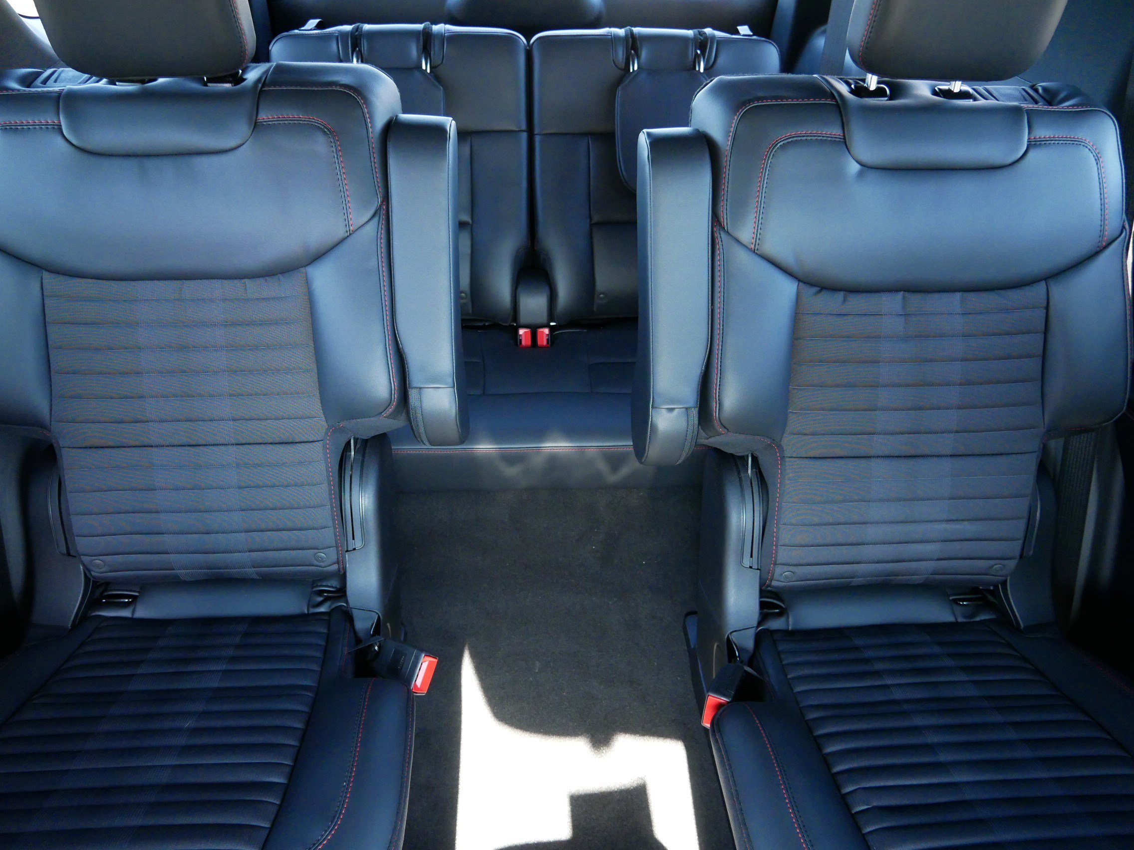 Used 2026 Ford Explorer ST-Line w/ ST-Line Street Pack image 13