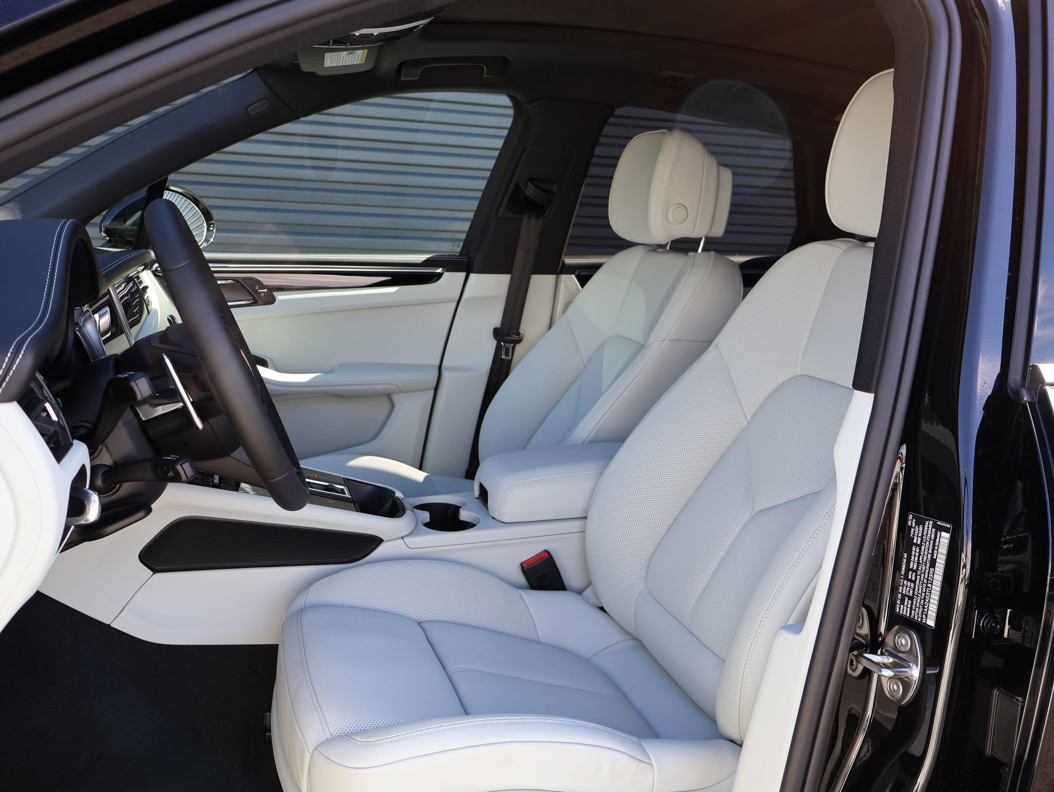 New 2026 Porsche Macan AWD/4WD image 5