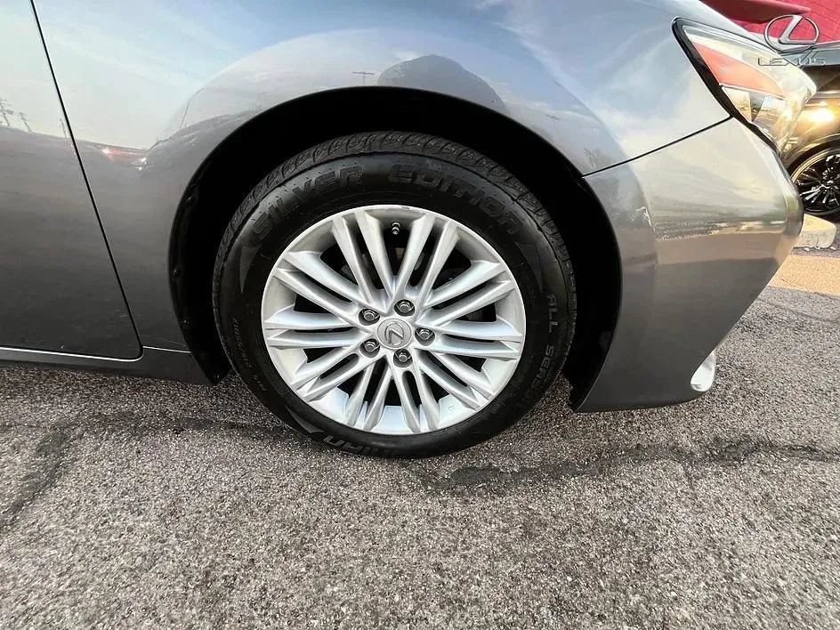 Used 2016 Lexus ES 350 w/ Premium Package w/Wood Trim FWD image 20