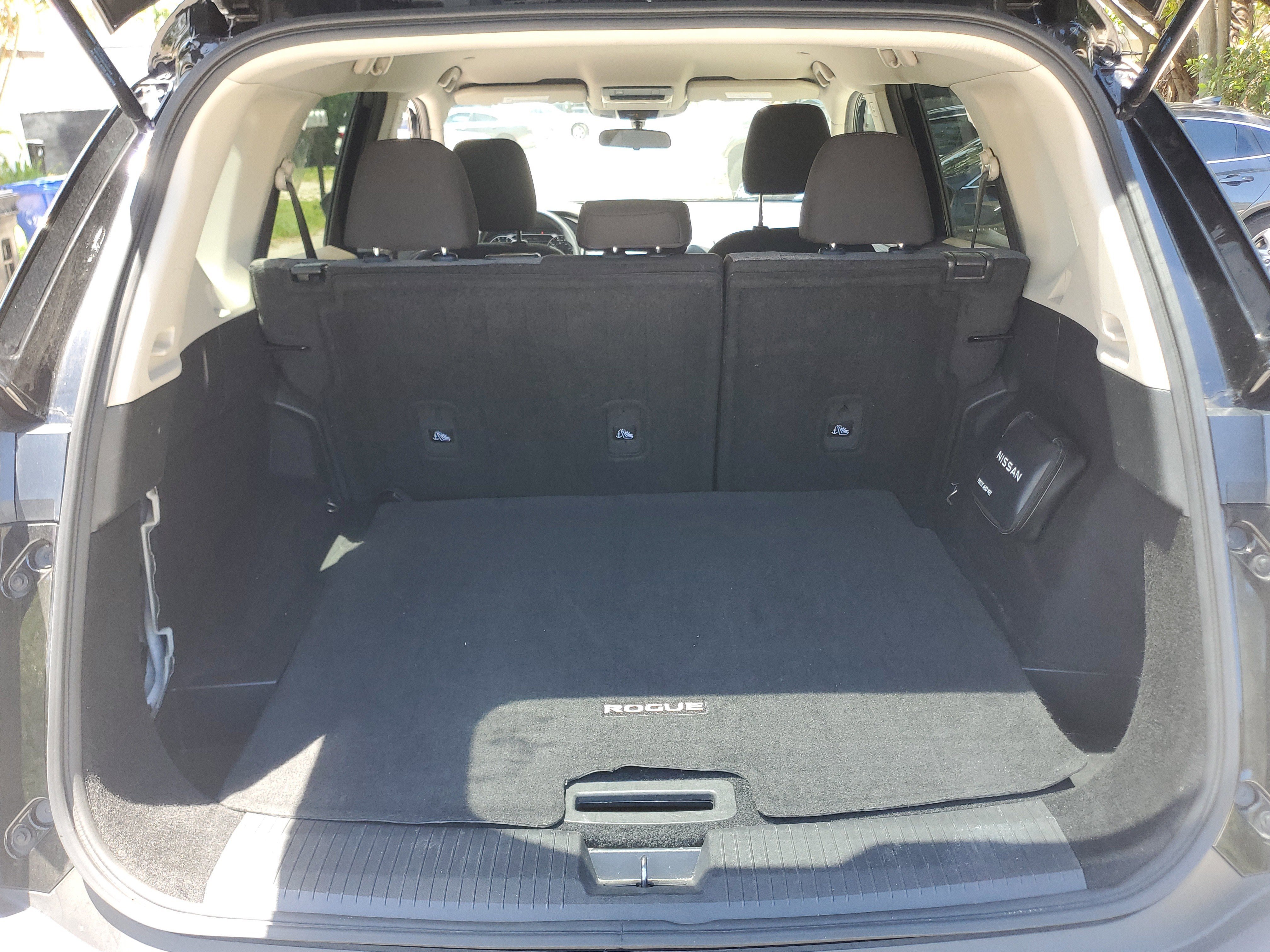 Used 2023 Nissan Rogue SV FWD image 8