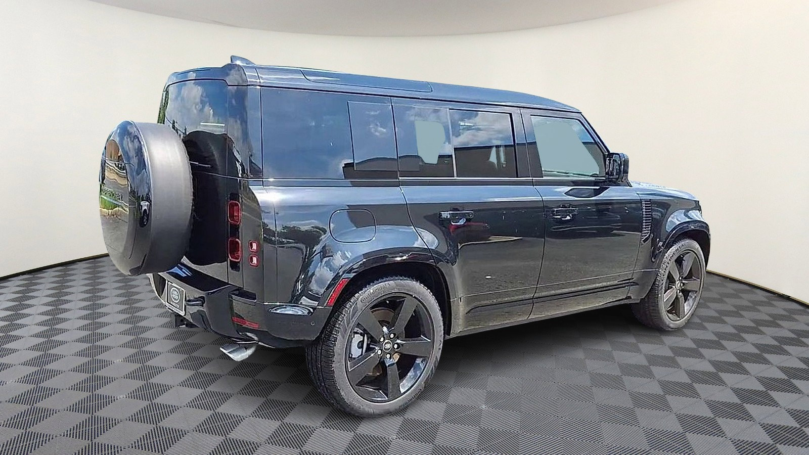 New 2025 Land Rover Defender 110 X-Dynamic SE image 8