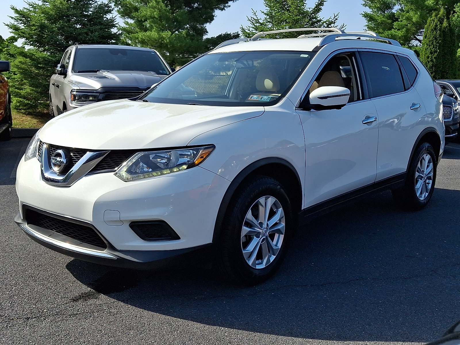 Used 2016 Nissan Rogue SV w/ SV Premium Package AWD/4WD image 3