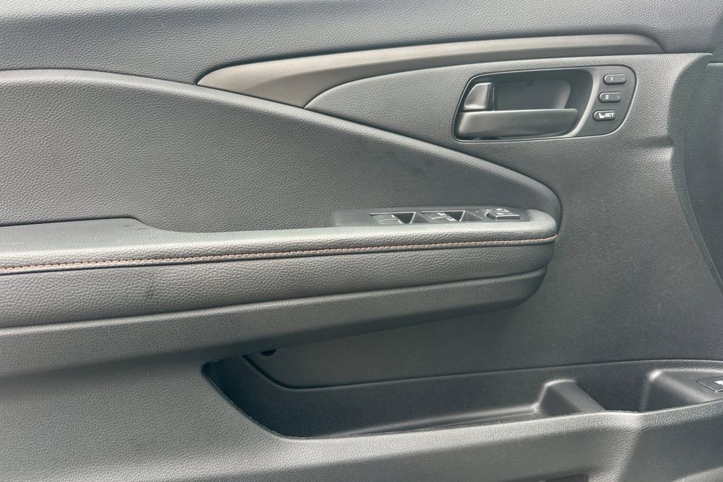 Used 2025 Honda Ridgeline TrailSport image 11