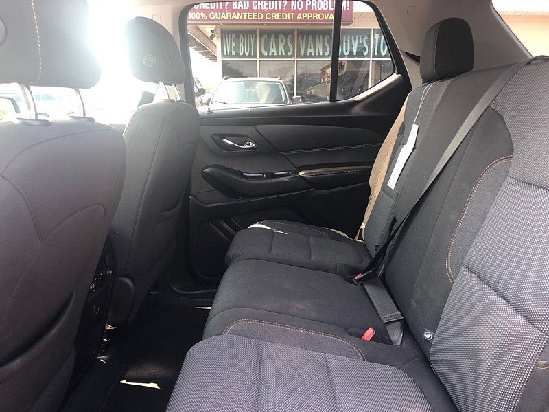 Used 2021 Chevrolet Traverse LS image 12