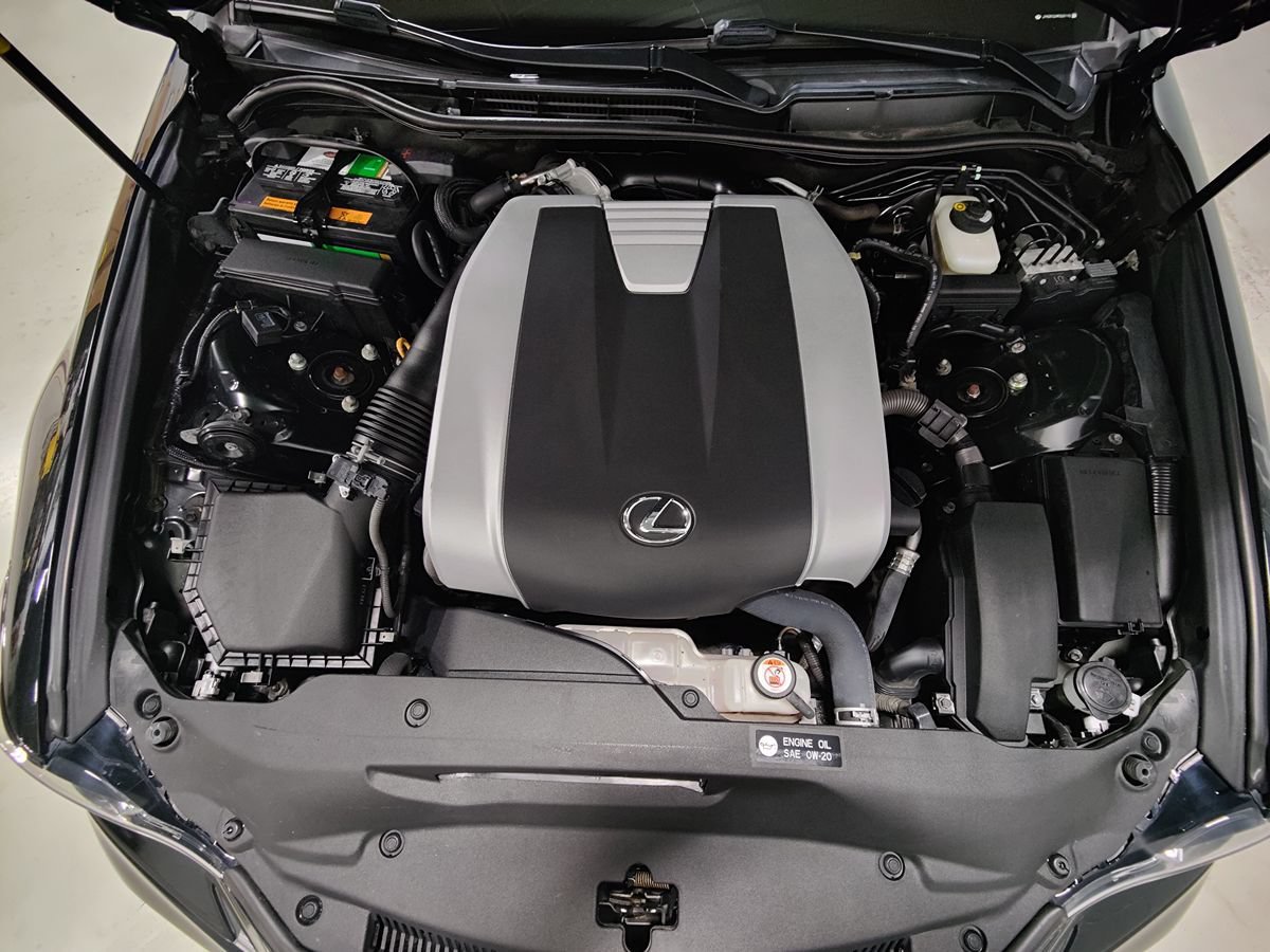 Used 2019 Lexus IS 300 F Sport w/ F Sport Package AWD/4WD image 4