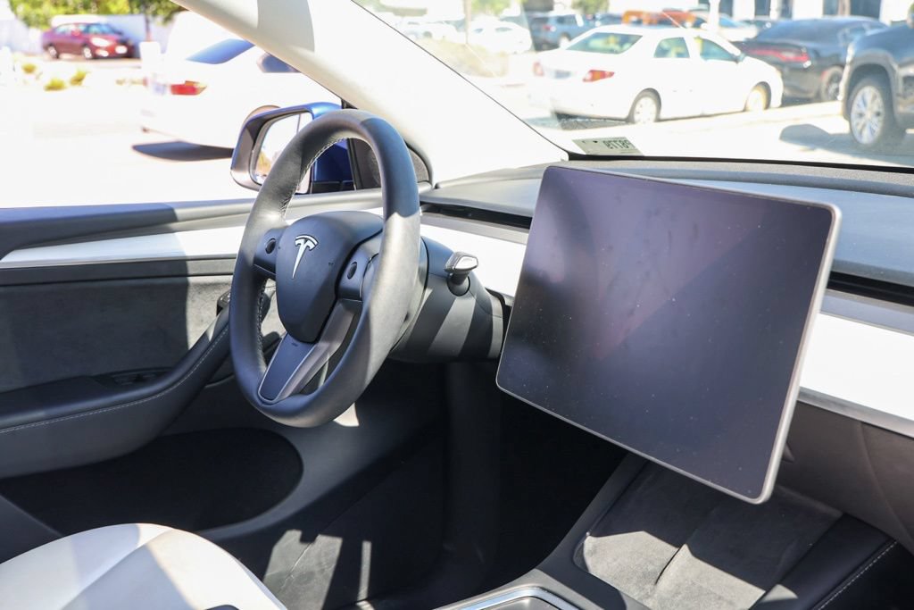 Used 2024 Tesla Model Y Long Range AWD/4WD image 21