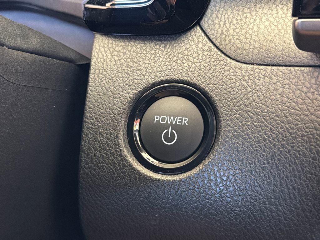 Used 2025 Toyota Camry LE w/ Convenience Package image 6