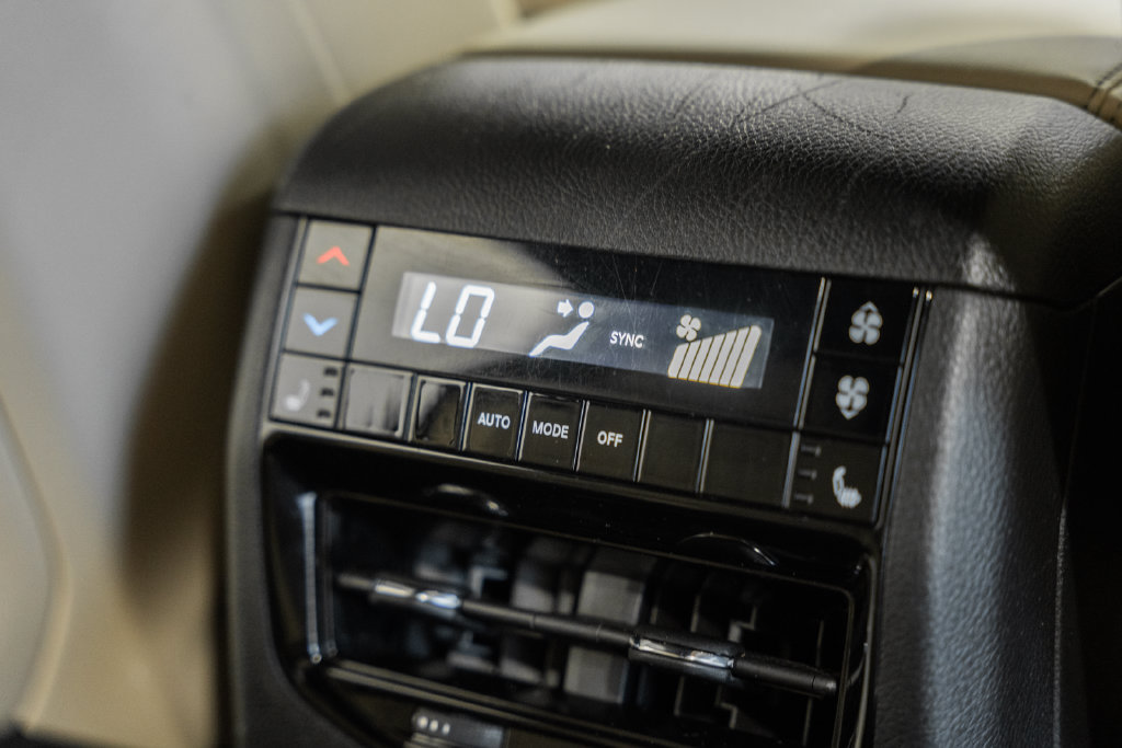 Certified 2023 Jeep Grand Cherokee L Limited w/ Luxury Tech Group II AWD/4WD image 35