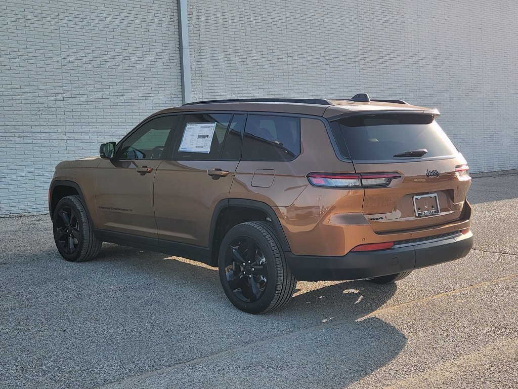 New 2026 Jeep Grand Cherokee L Limited w/ Limited Altitude Package AWD/4WD image 3