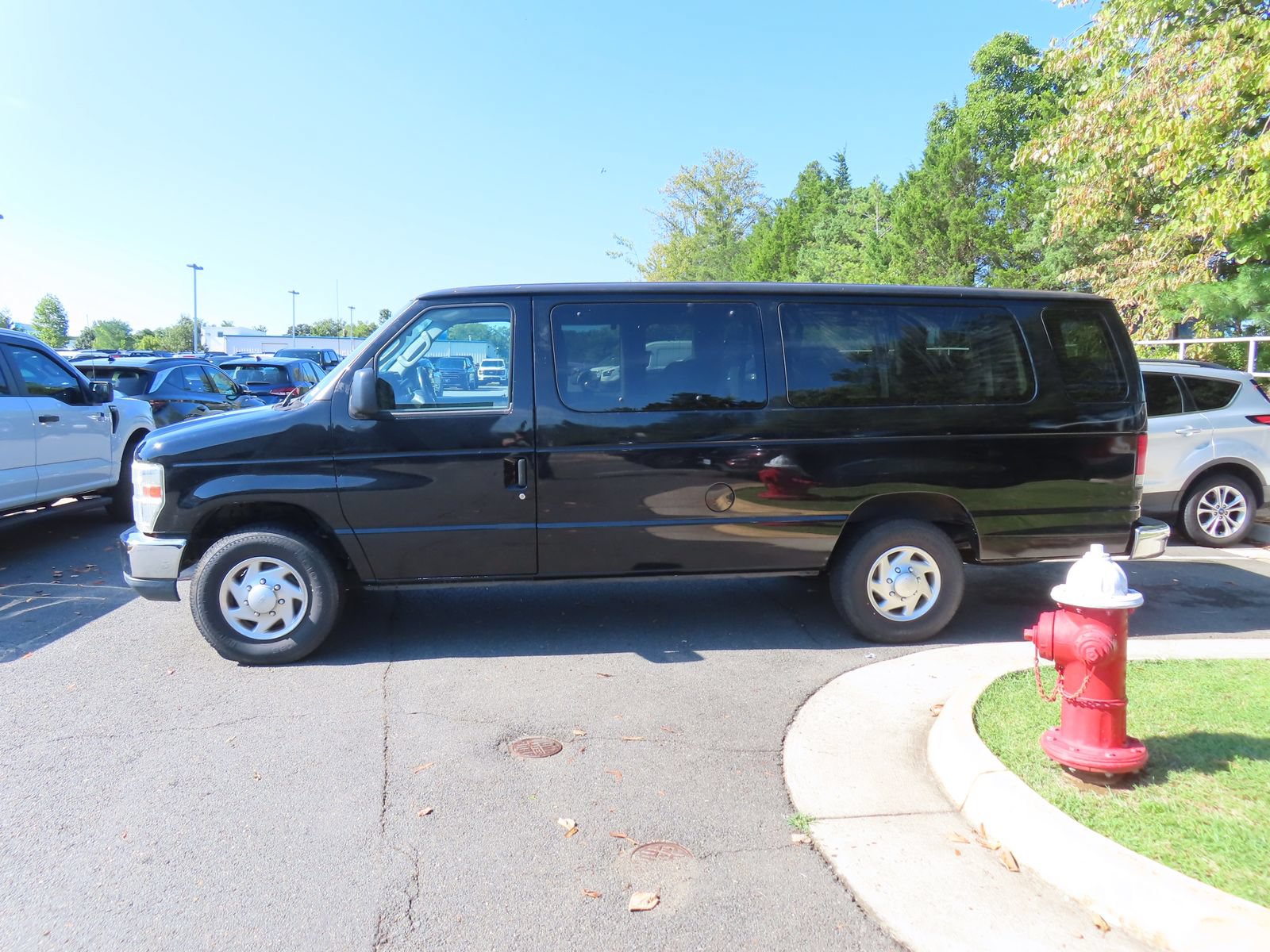Used 2014 Ford E-350 and Econoline 350 XLT RWD image 4