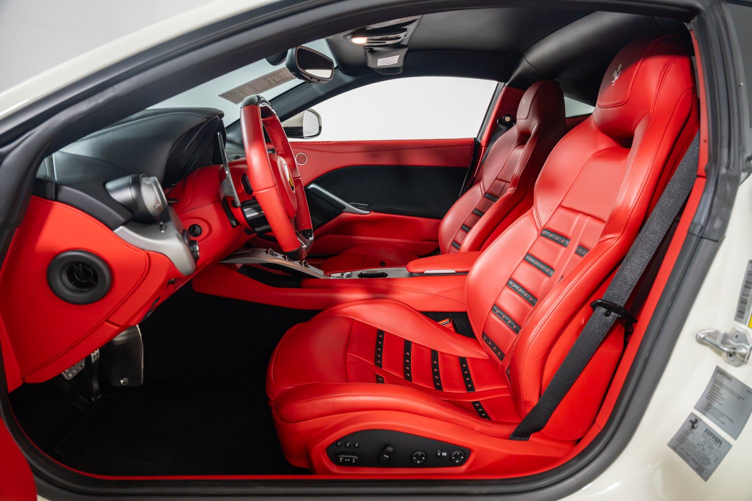 Used 2016 Ferrari F12 Berlinetta RWD image 19
