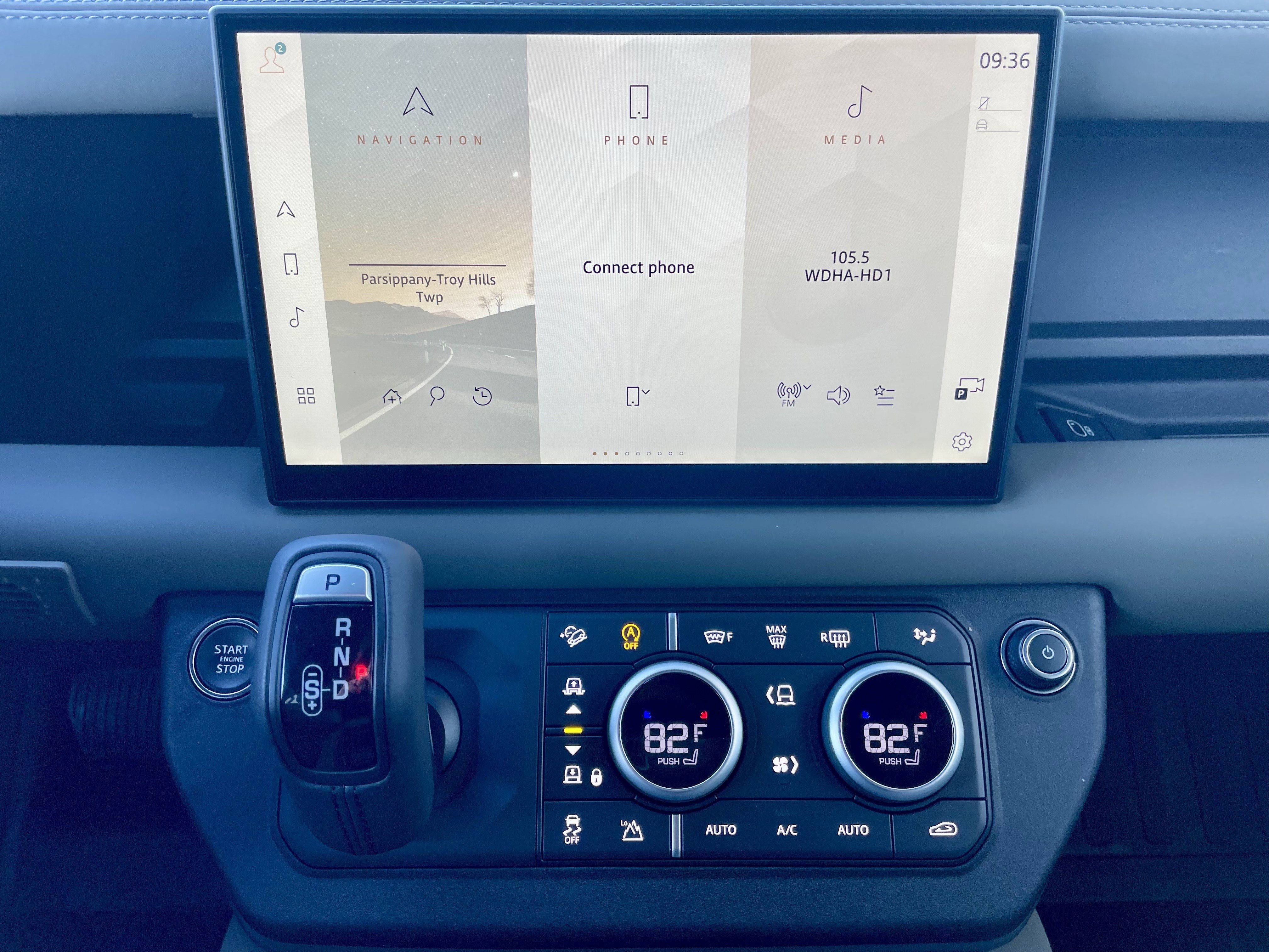 Certified 2025 Land Rover Defender 110 X-Dynamic SE image 19