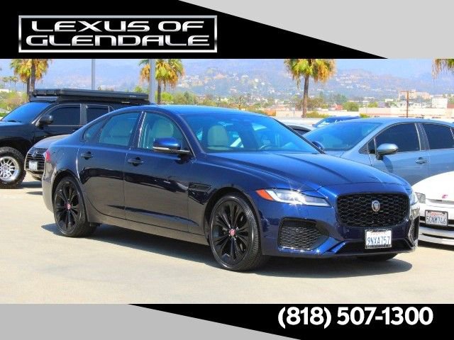 Used 2022 Jaguar XF SE image 1