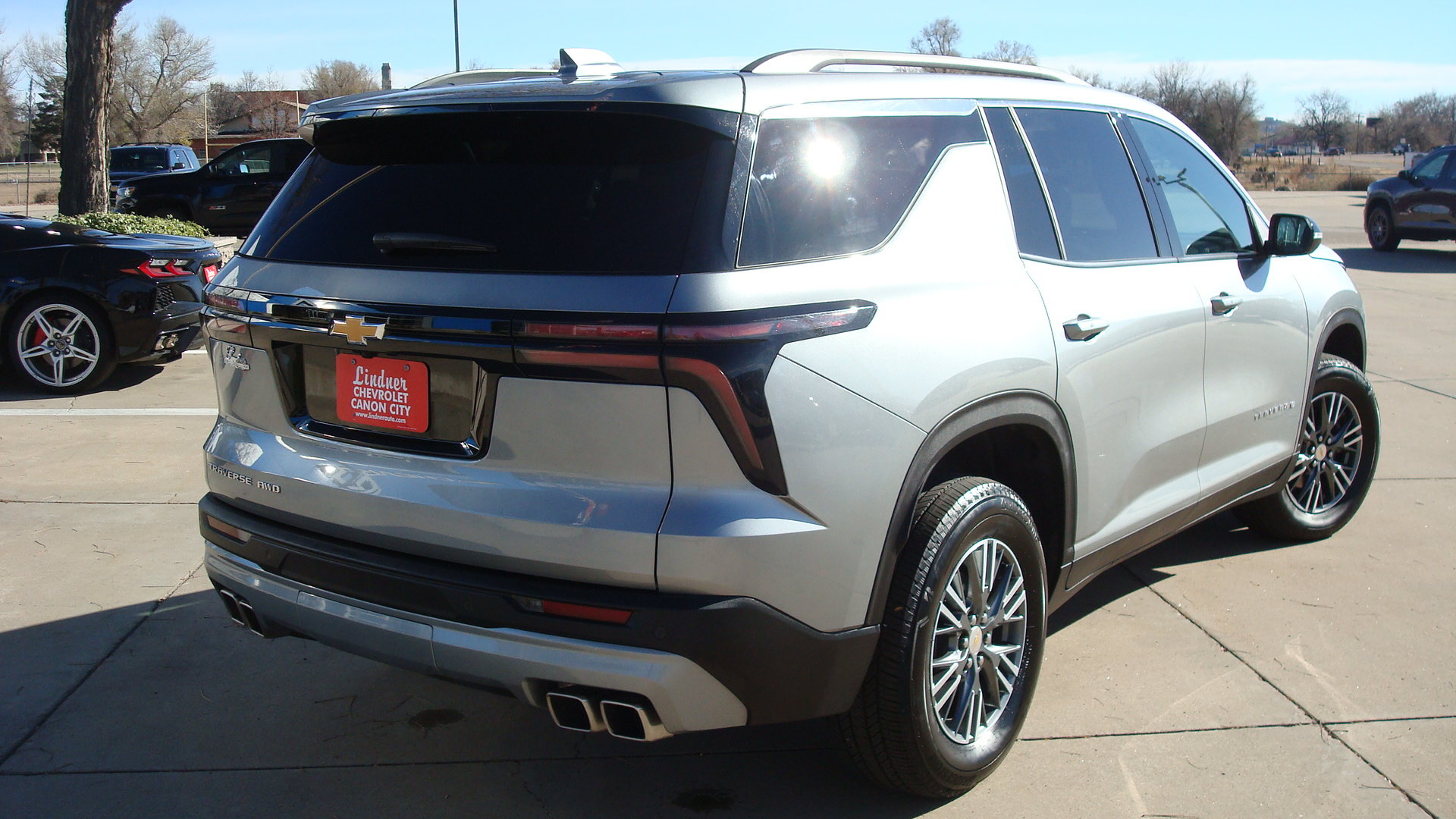 Used 2025 Chevrolet Traverse LT AWD/4WD image 4