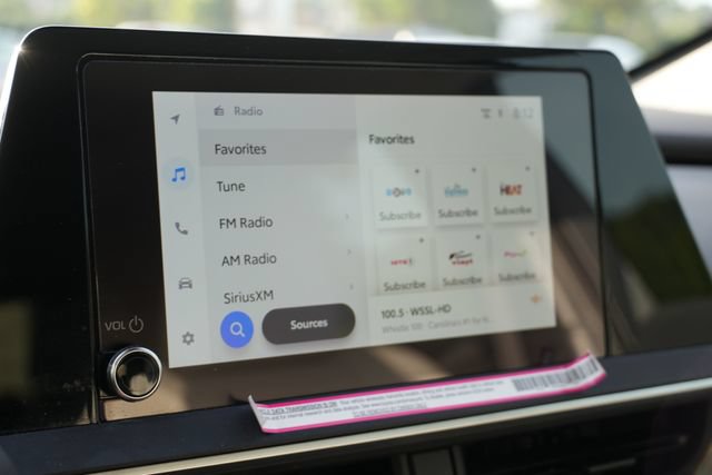 Used 2024 Toyota Prius XLE FWD image 31