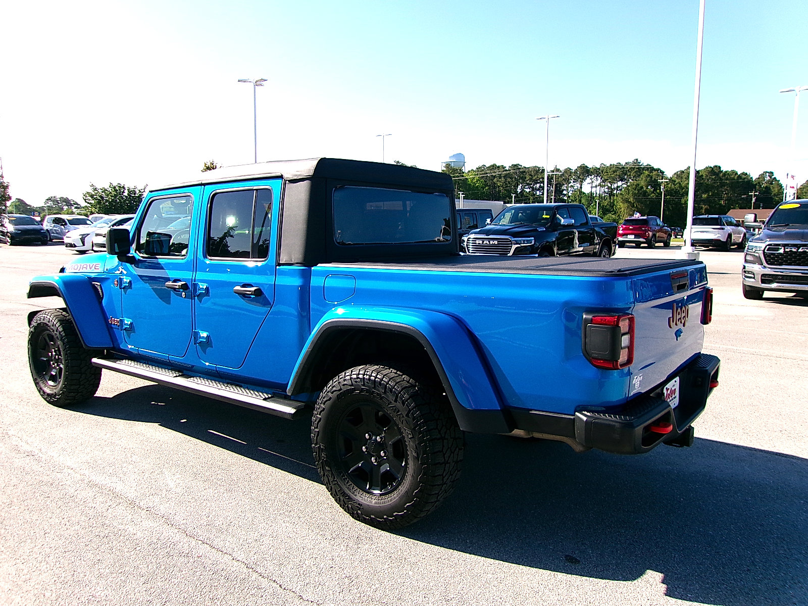 Used 2023 Jeep Gladiator Mojave w/ LED Lighting Group AWD/4WD image 3