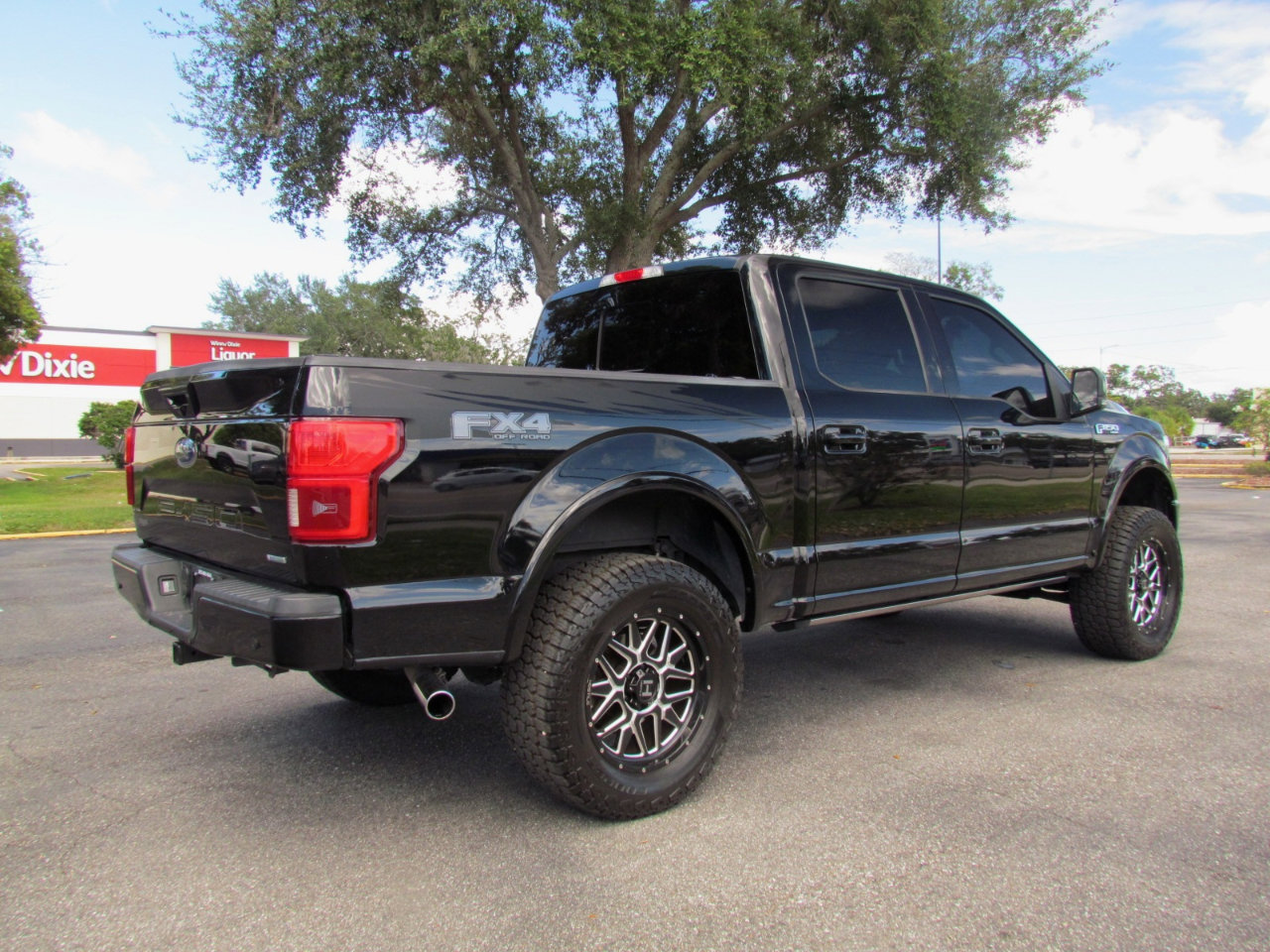 Used 2018 Ford F150 Lariat w/ Equipment Group 502A Luxury image 9