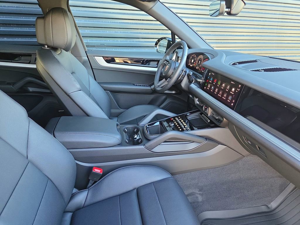 Certified 2025 Porsche Cayenne image 18