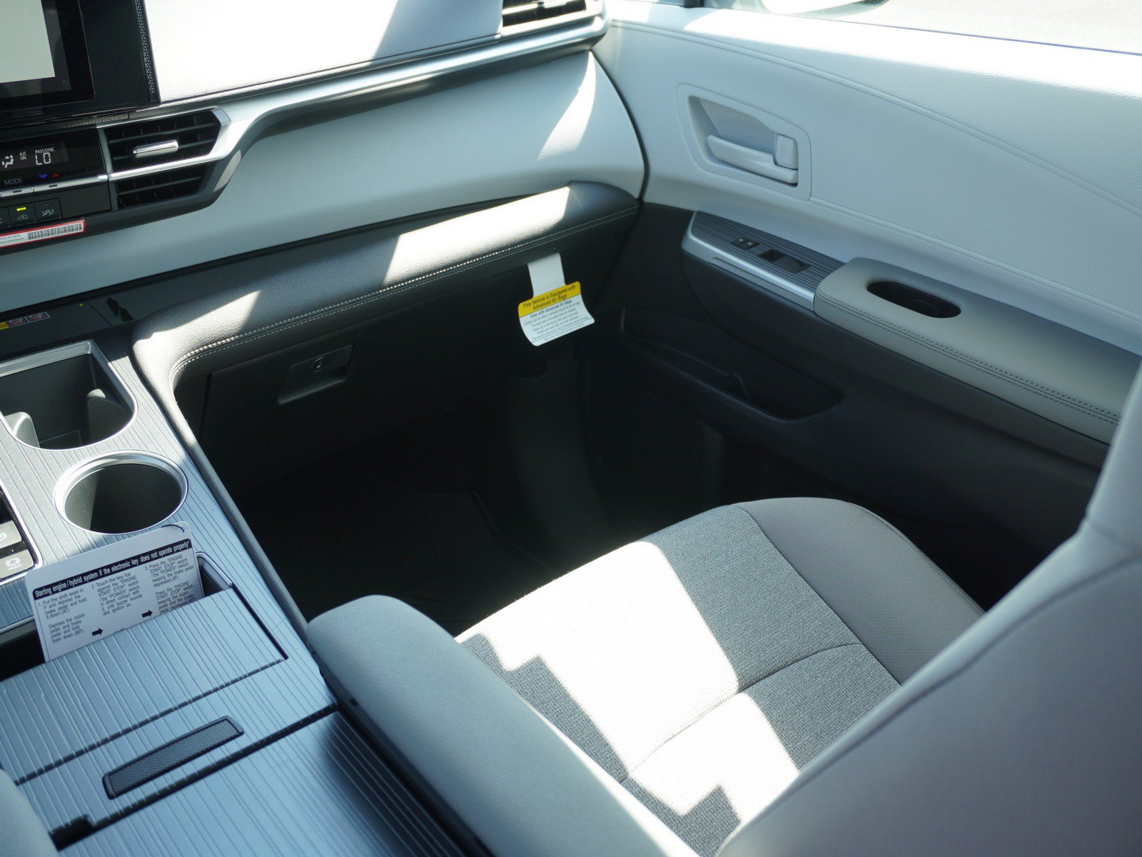 New 2026 Toyota Sienna LE FWD image 15
