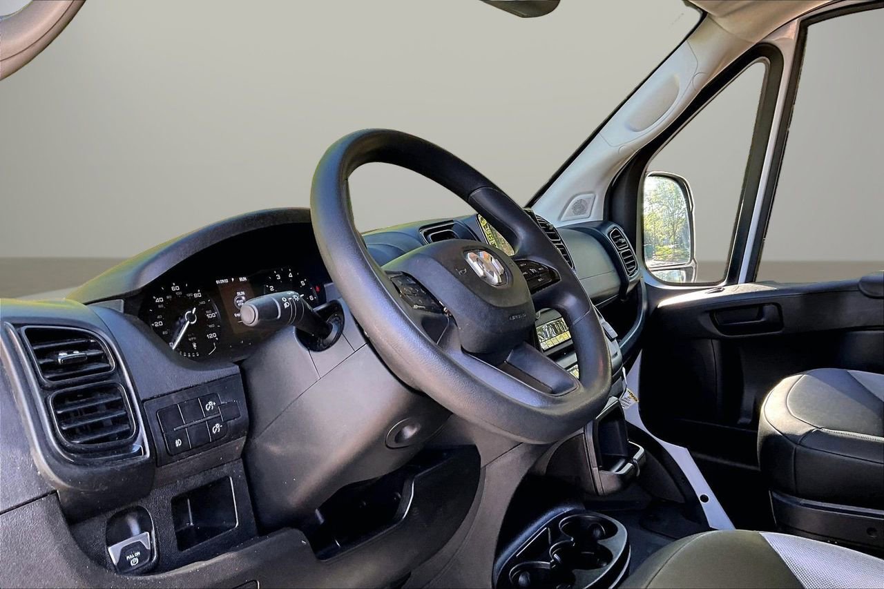 Used 2025 RAM ProMaster 2500 w/ Convenience Group image 17