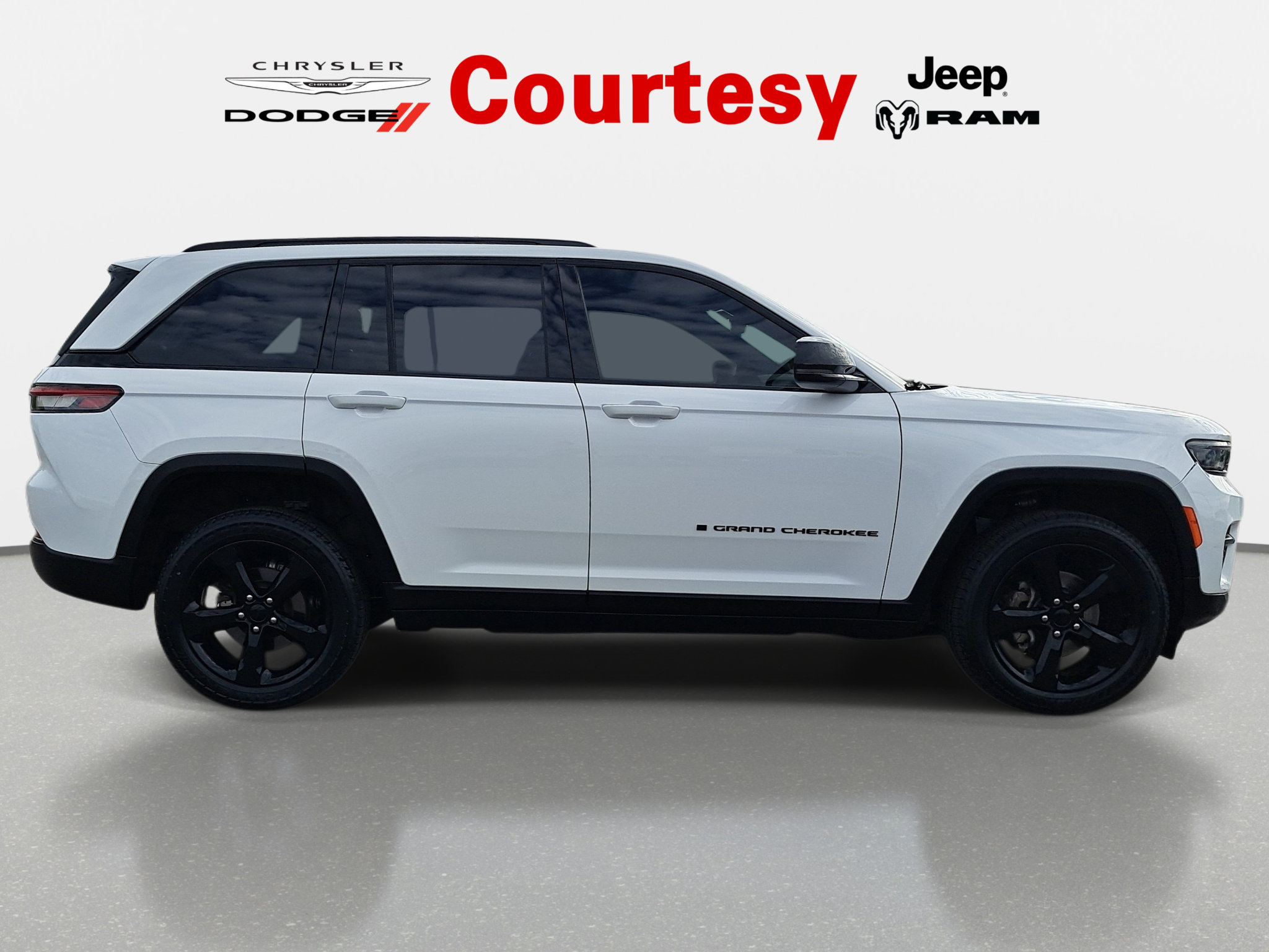 Certified 2024 Jeep Grand Cherokee Altitude AWD/4WD image 2