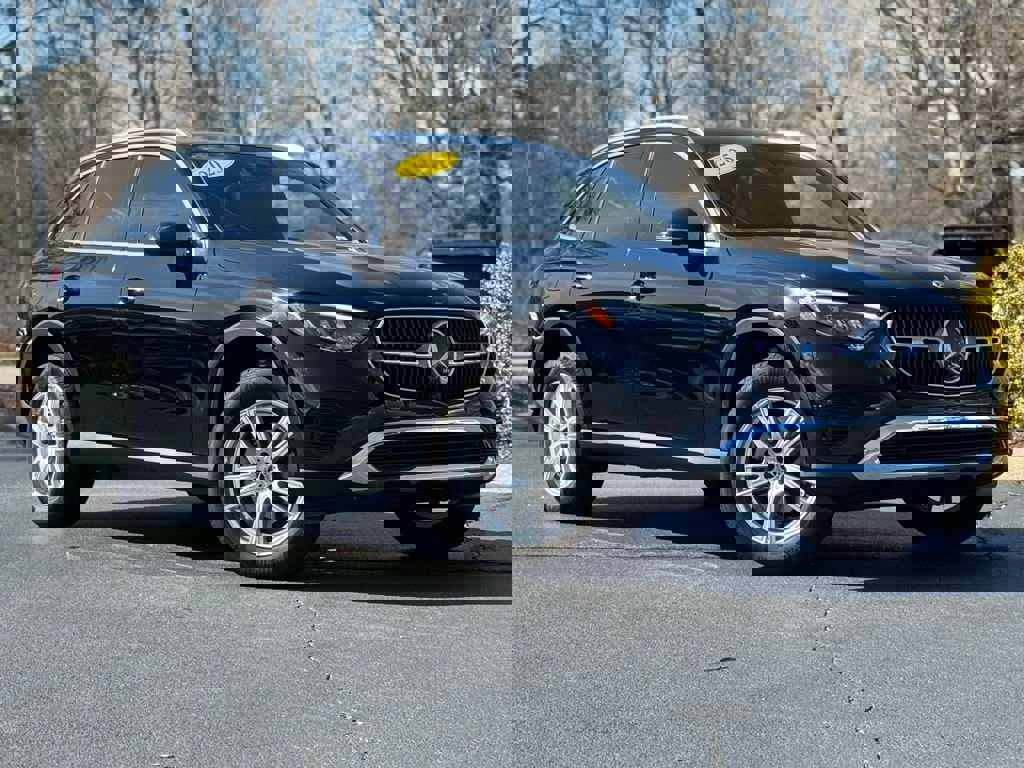 Used 2025 Mercedes-Benz GLC 300 4MATIC image 2