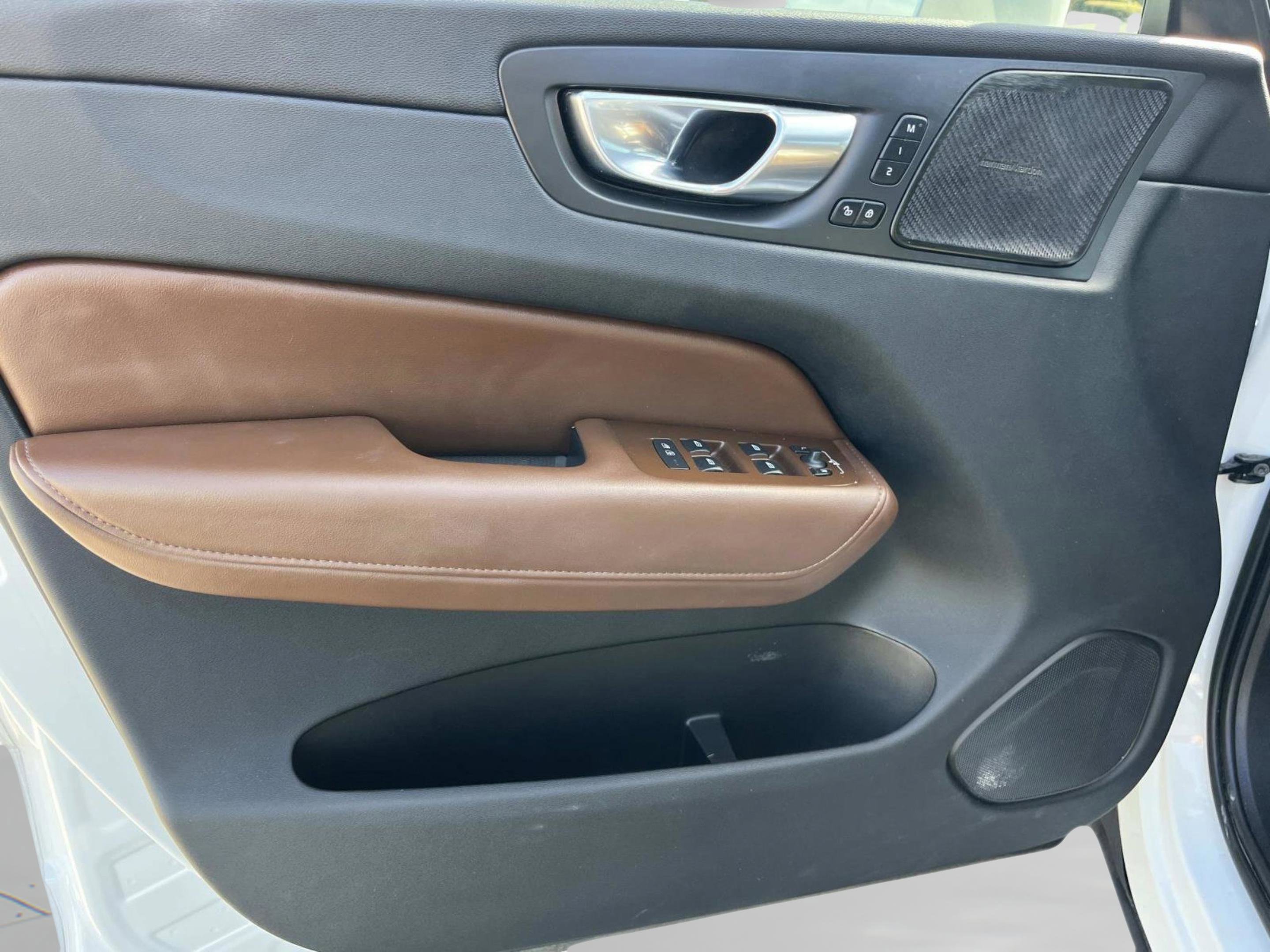 Used 2023 Volvo XC60 B5 Ultimate image 34