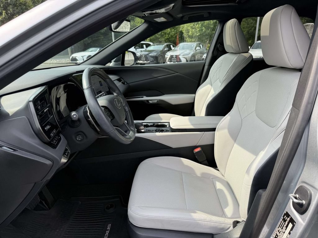 Used 2023 Lexus RX 350 Premium w/ Accessory Package AWD/4WD image 13