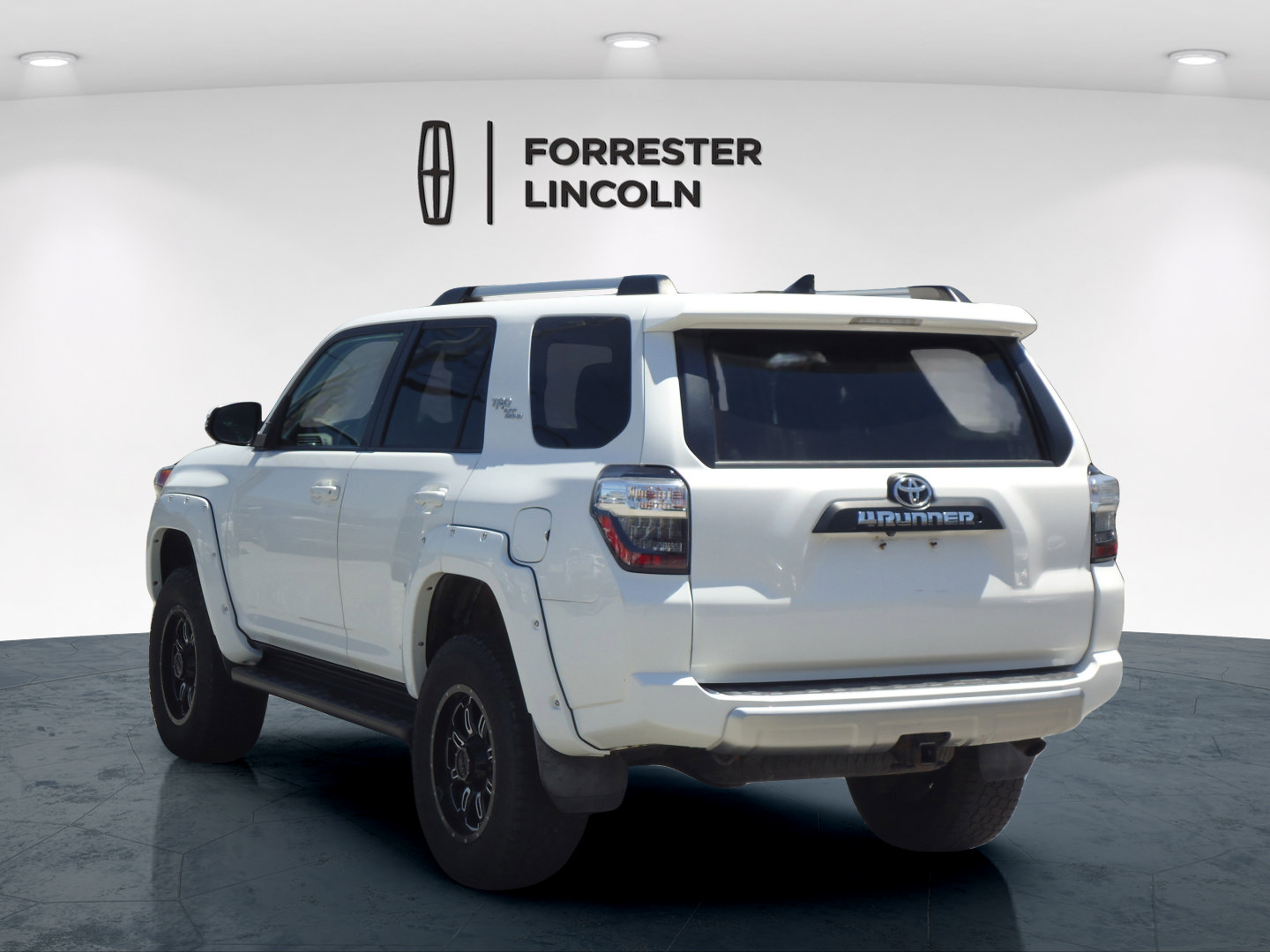 Used 2018 Toyota 4Runner TRD Off-Road Premium AWD/4WD image 5