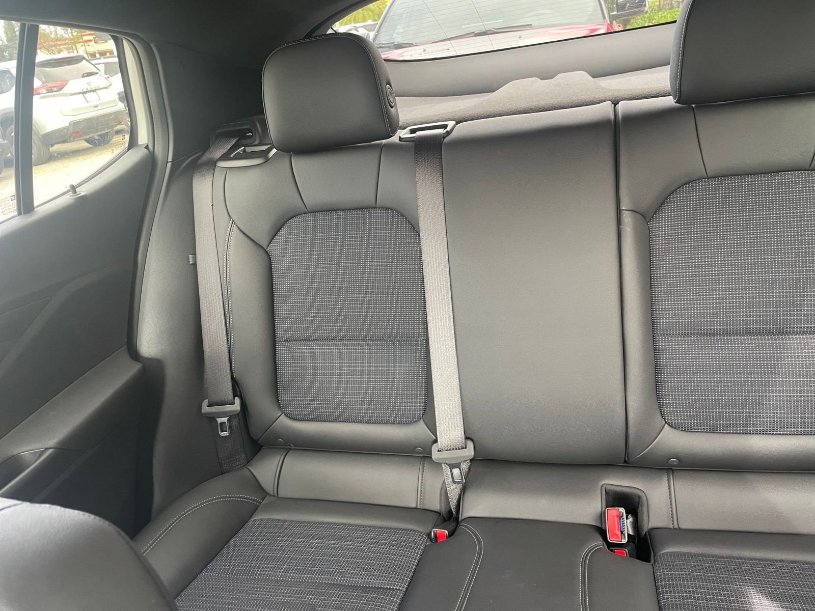 Used 2025 Buick Envista Preferred image 39