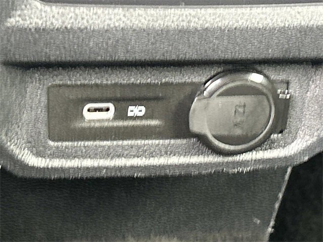 Used 2023 Volkswagen Tiguan SE R-Line image 22