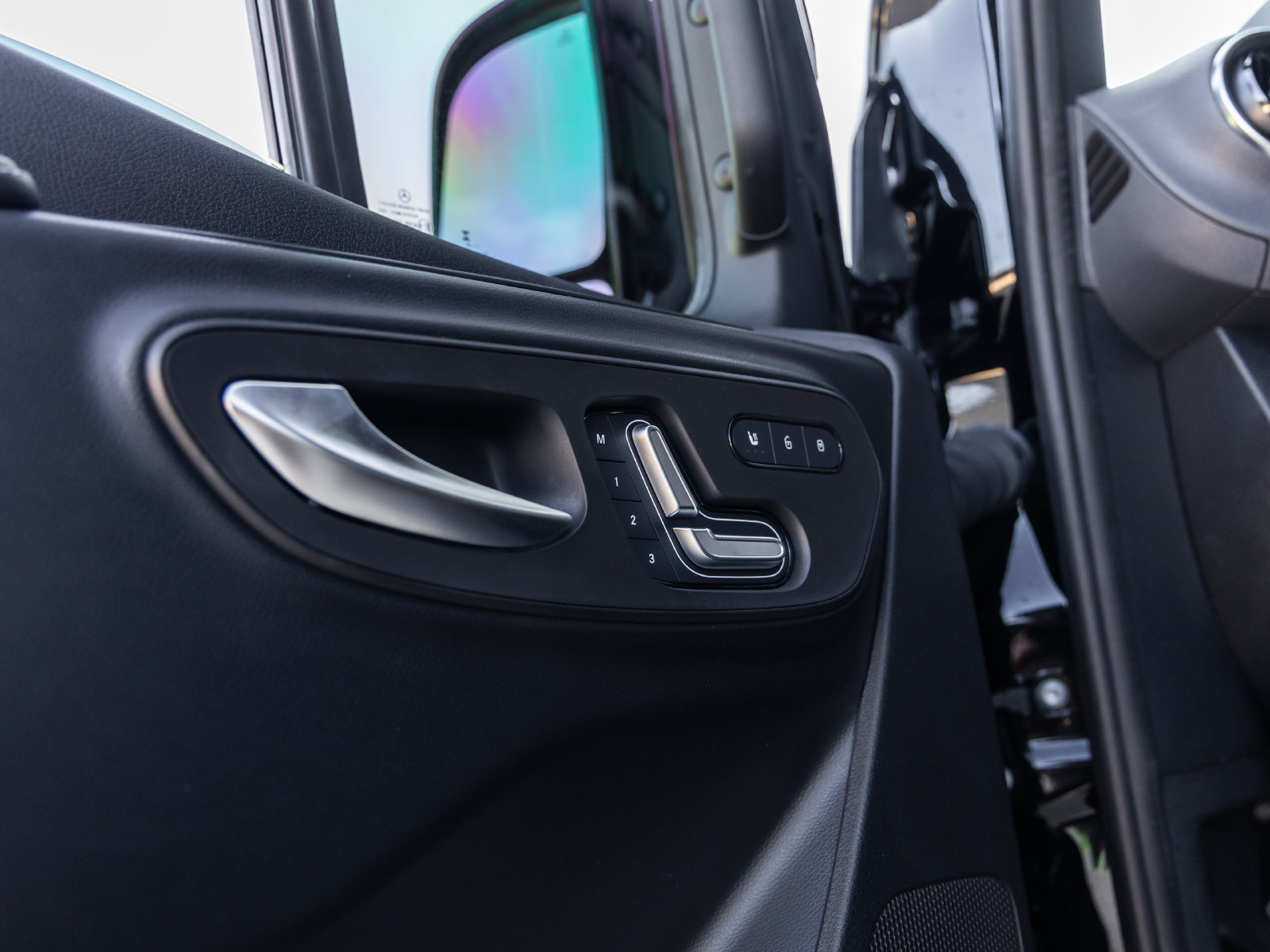 Used 2025 Mercedes-Benz Sprinter 2500 image 17