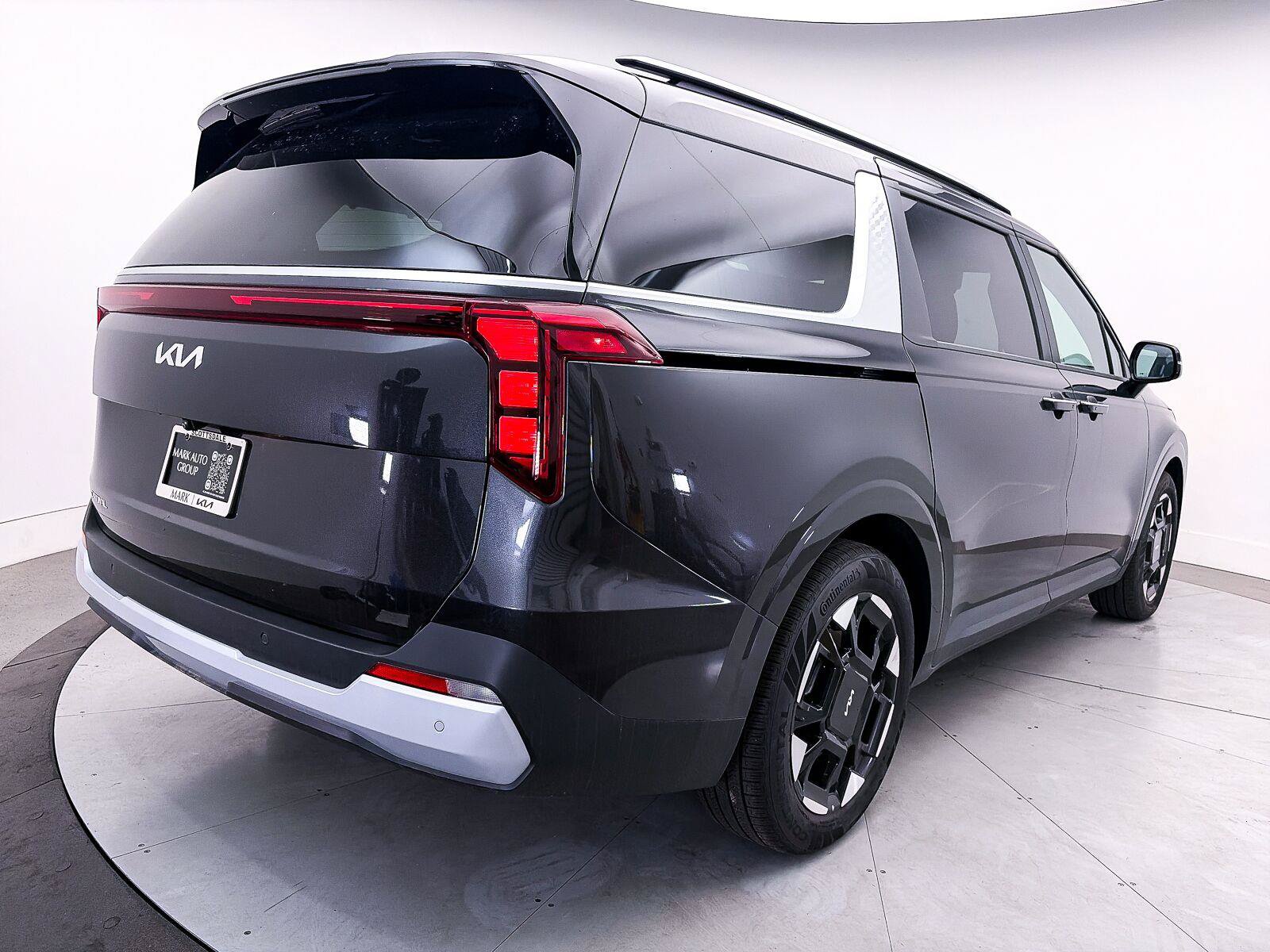 Used 2026 Kia Carnival EX FWD image 15