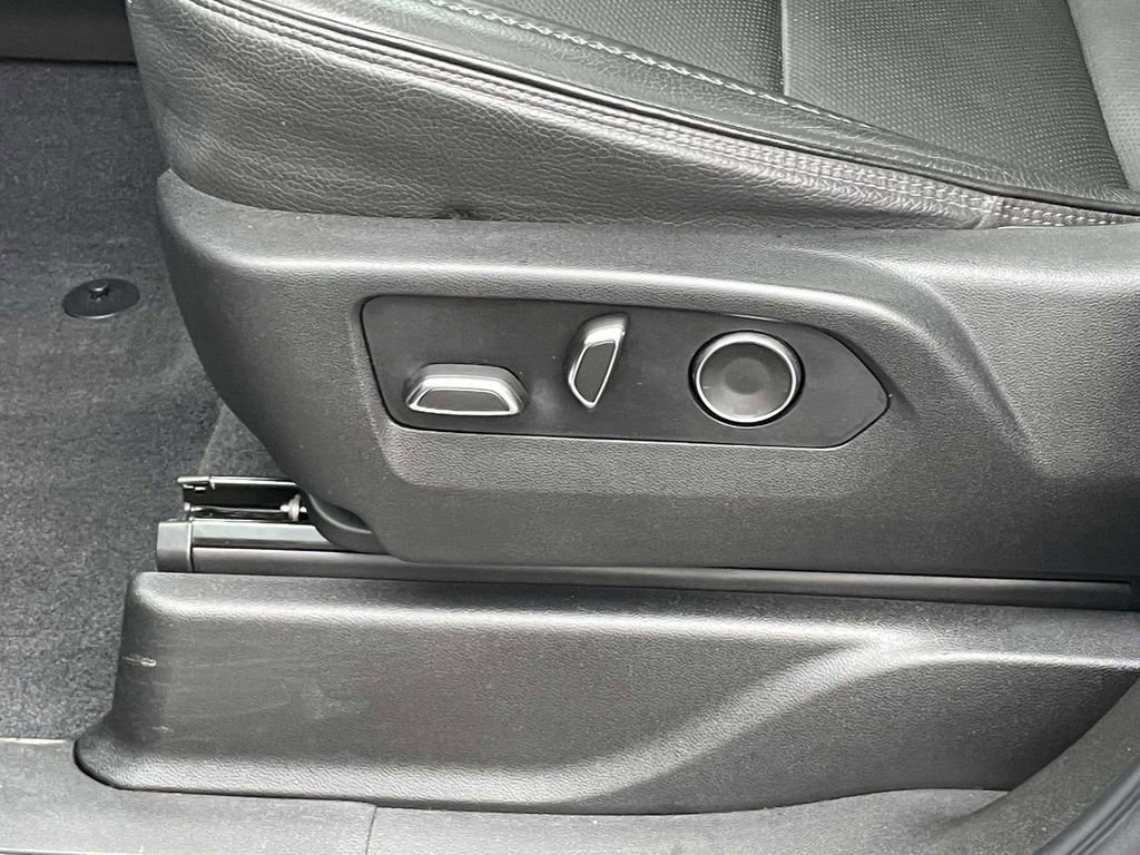 Used 2021 GMC Yukon Denali w/ Denali Premium Package image 21